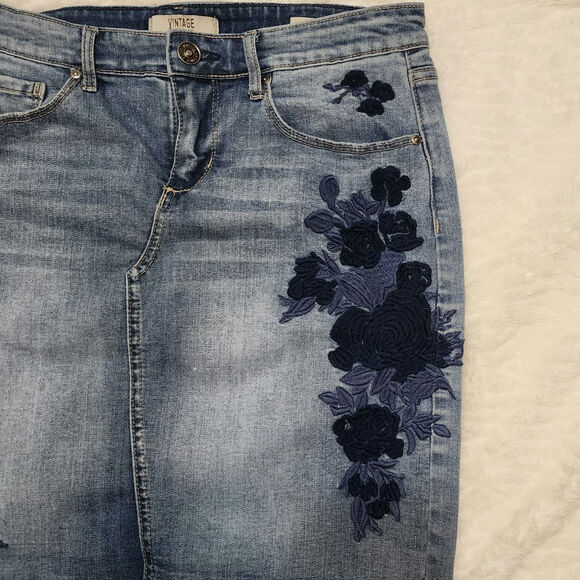 Vintage America Embroidered Wonderland Asymmetrical Denim Mini Skirt, Size 2/26 - Picture 6 of 10